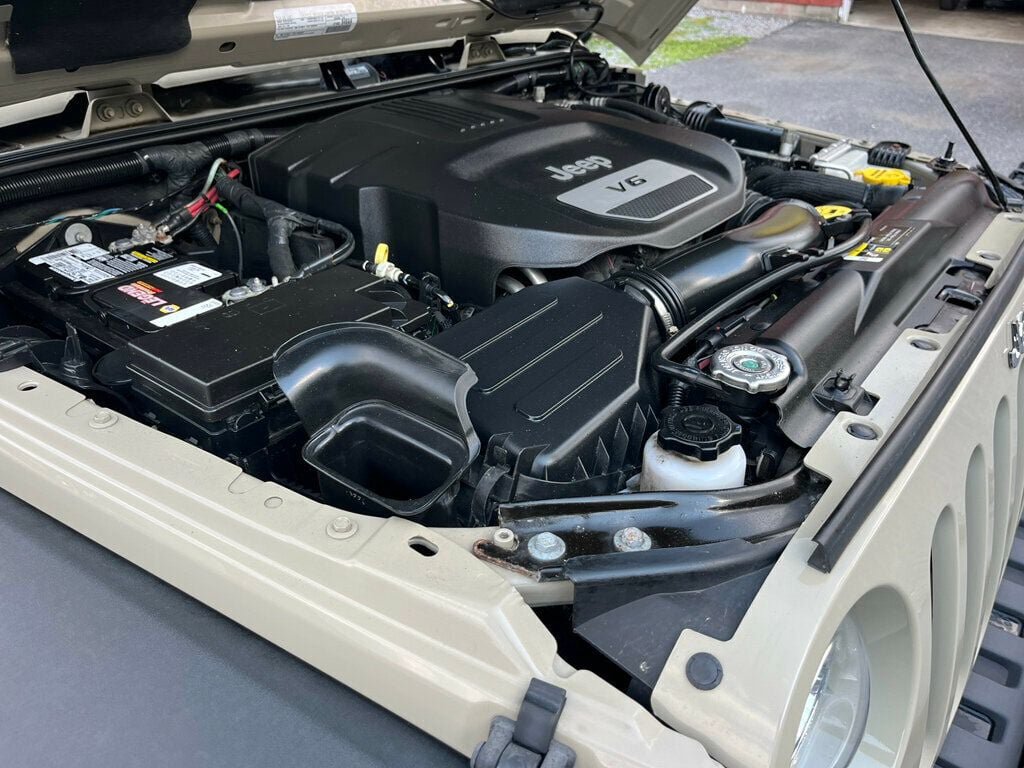 Used 2017 Jeep Wrangler Unlimited Rubicon AWD/4WD image 41