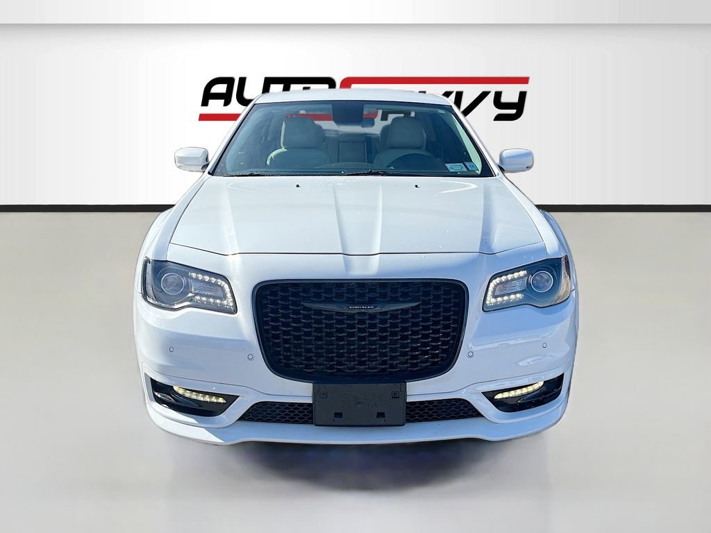Used 2023 Chrysler 300 Touring L image 2