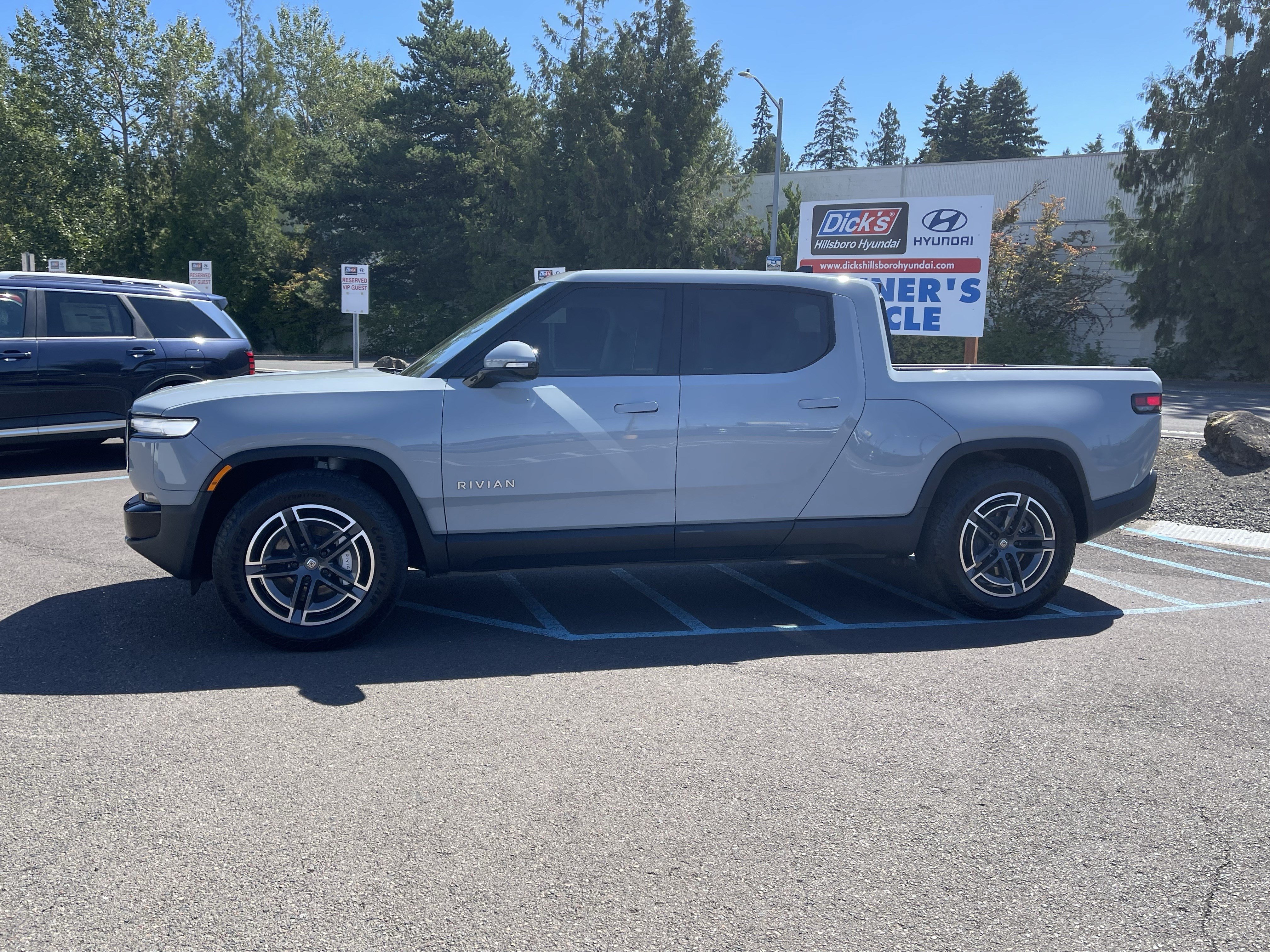 Used 2025 Rivian R1T Adventure AWD/4WD image 2
