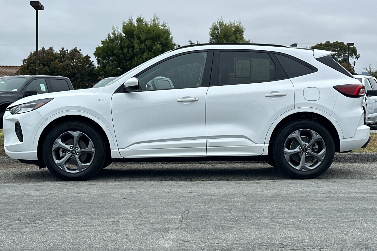 Used 2023 Ford Escape ST-Line Select w/ Tech Pack #1 AWD/4WD image 3