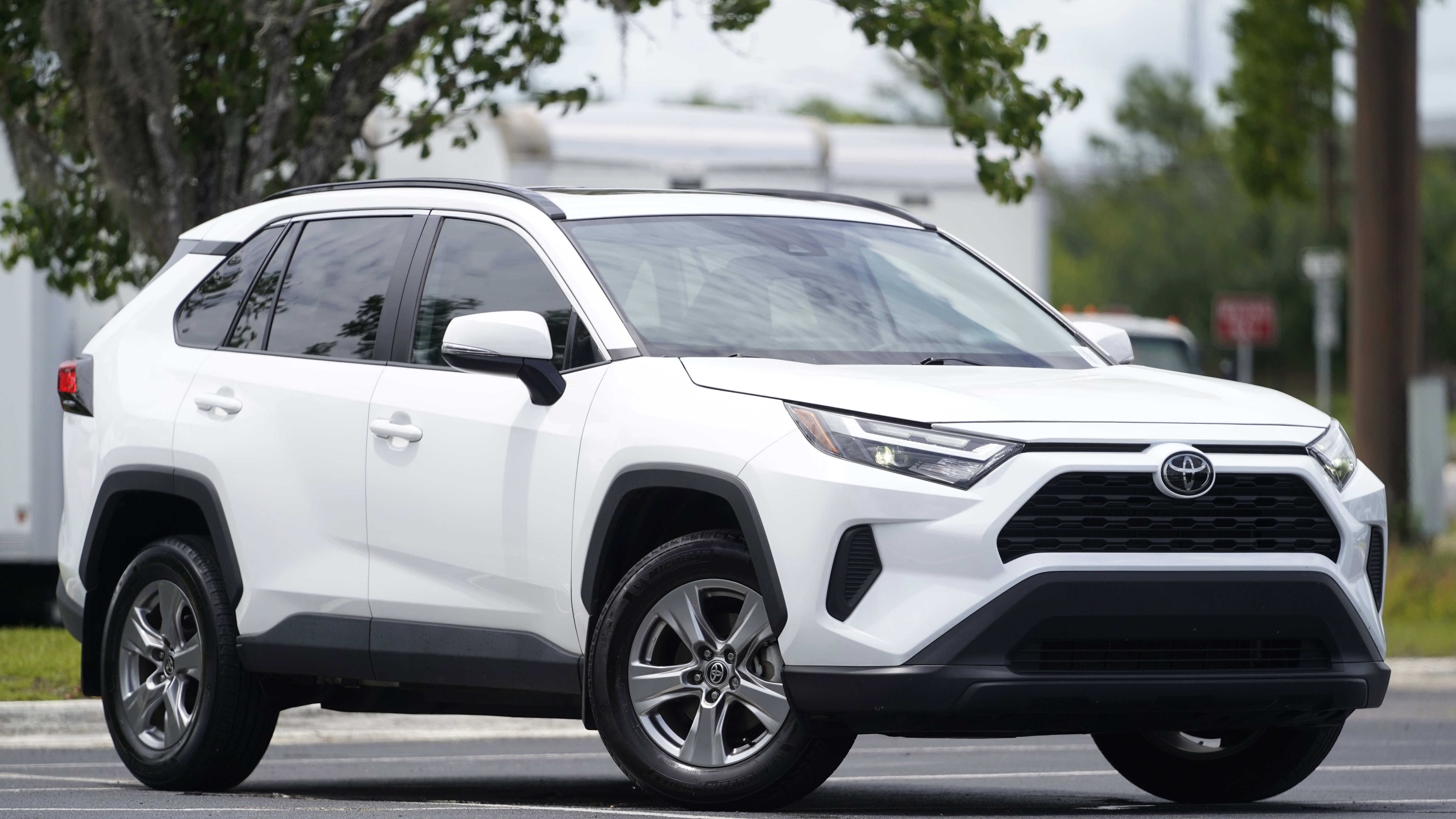 Used 2024 Toyota RAV4 XLE w/ Convenience Package FWD image 2