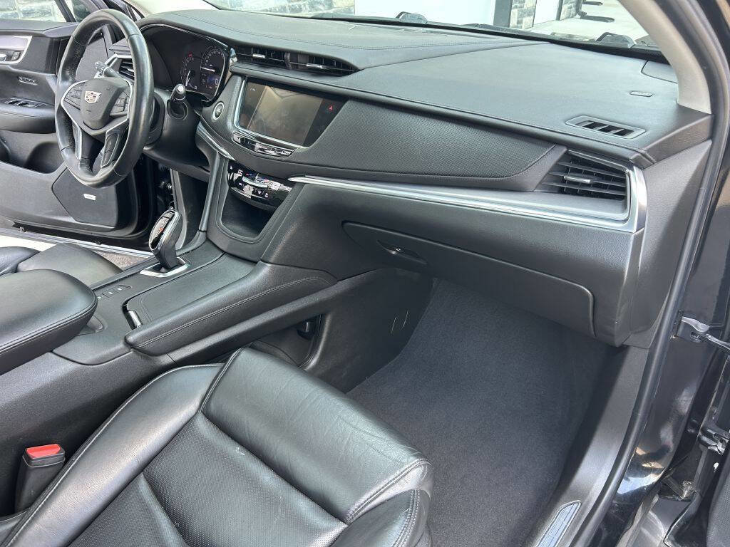 Used 2017 Cadillac XT5 Luxury w/ Driver Awareness Package AWD/4WD image 26