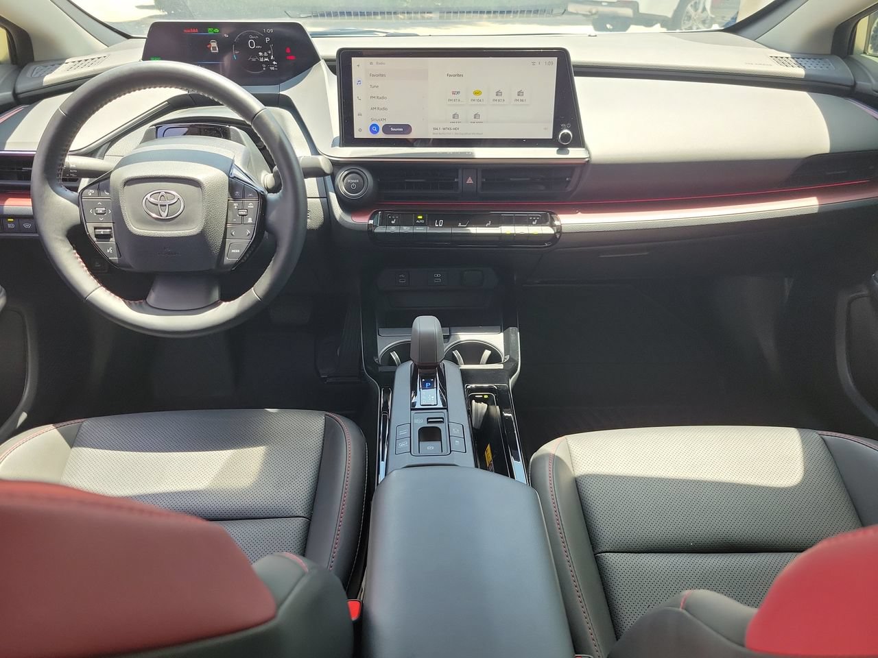 Used 2025 Toyota Prius Plug-In Hybrid FWD image 12