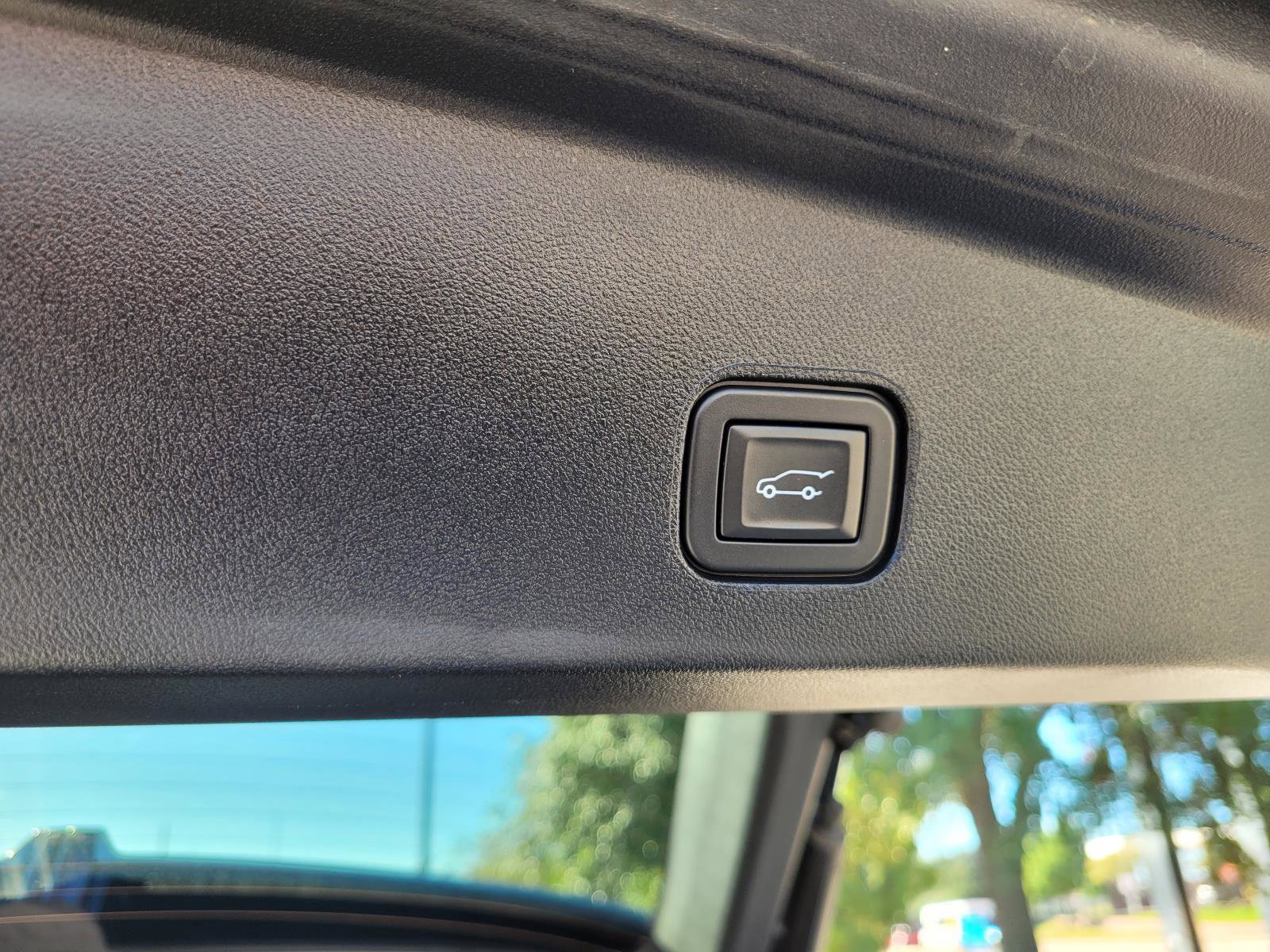 Used 2024 Cadillac Lyriq Tech AWD/4WD image 16