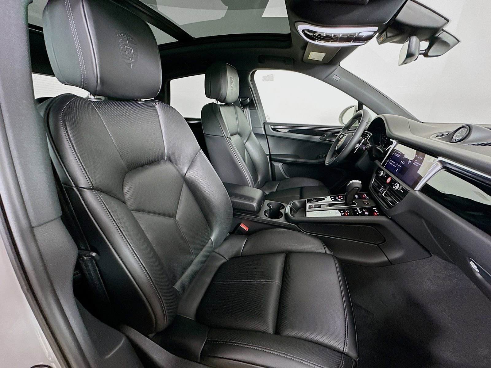 New 2026 Porsche Macan AWD/4WD image 44