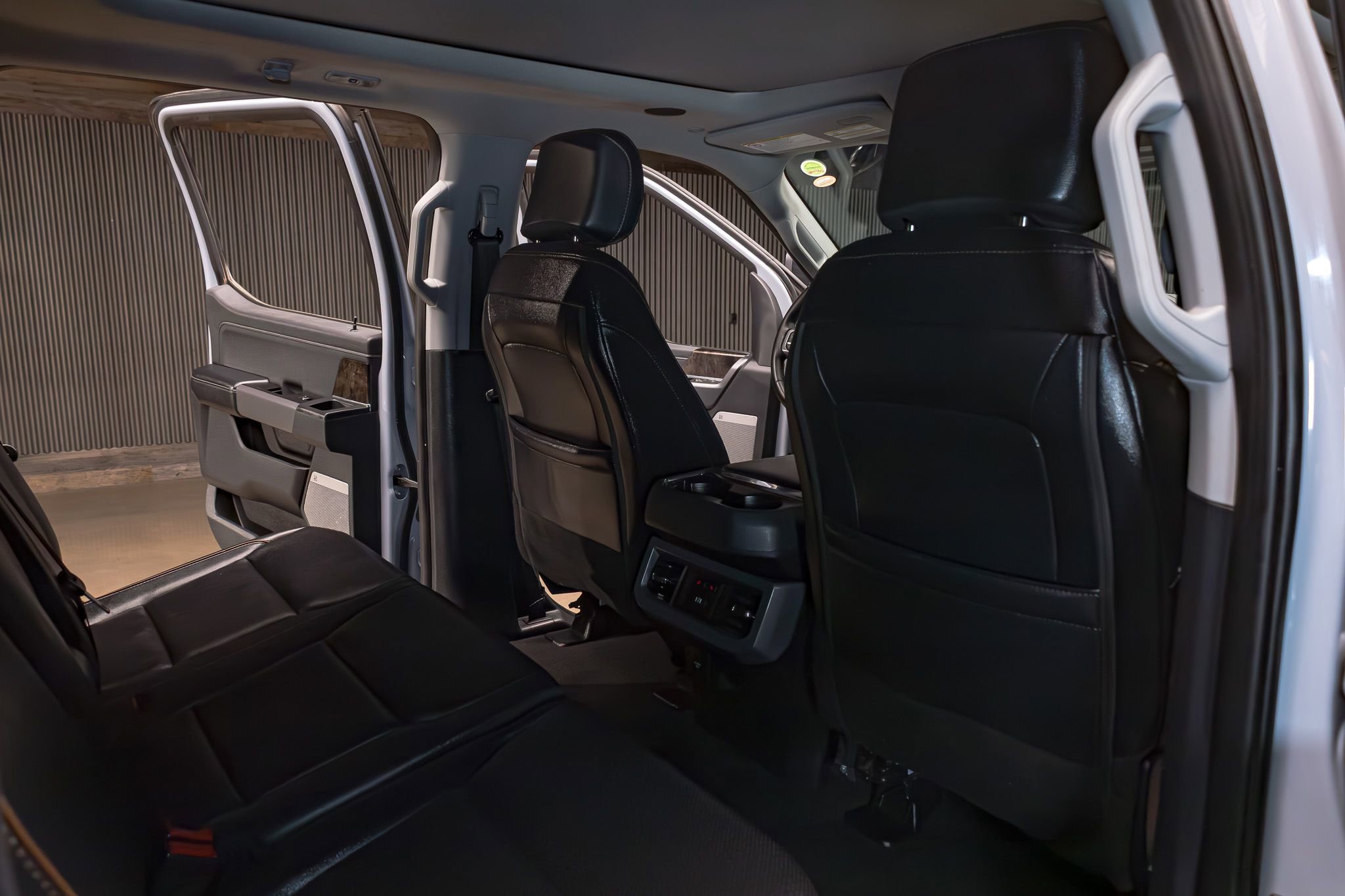 Used 2025 Ford F450 Lariat w/ Lariat Ultimate Package AWD/4WD image 28