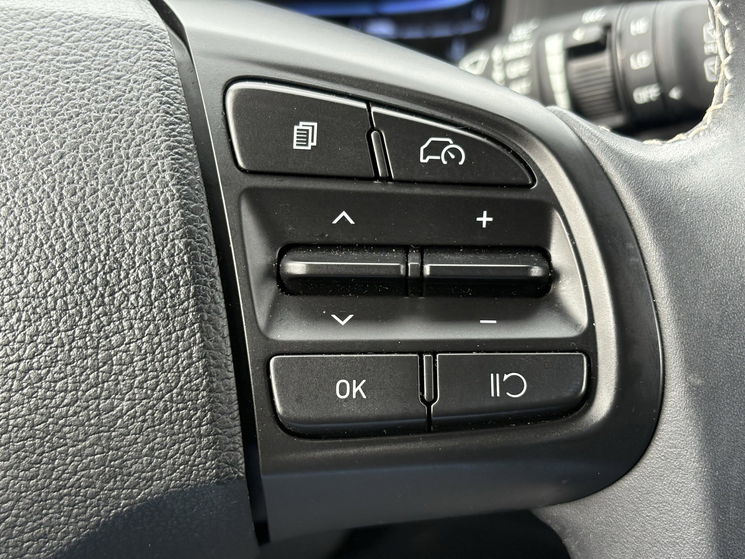Used 2024 Hyundai Venue Limited image 16