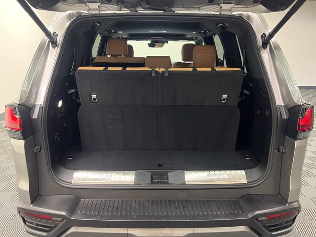 Certified 2024 Lexus LX 600 4WD w/ Luxury Package image 8