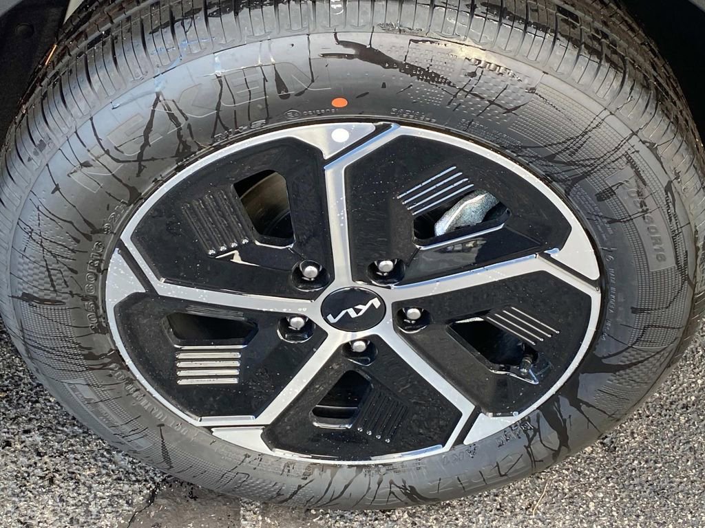 New 2025 Kia Niro LX image 6