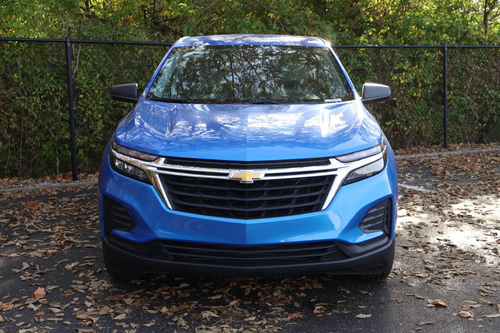 Used 2024 Chevrolet Equinox LS w/ LS Convenience Package FWD image 2