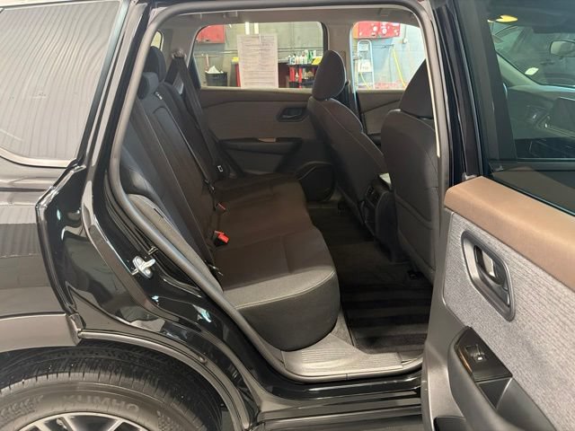 Used 2023 Nissan Rogue S AWD/4WD image 12