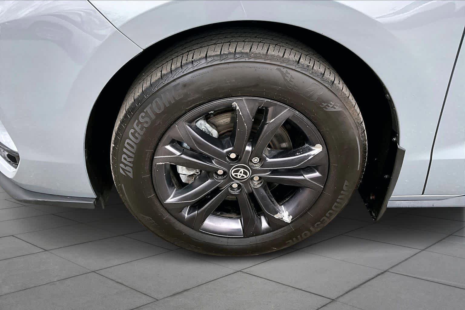 Used 2025 Toyota Sienna XSE w/ XSE Plus Package image 11