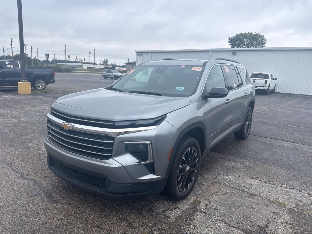 Used 2025 Chevrolet Traverse LT w/ Sun and Wheel Package AWD/4WD image 7