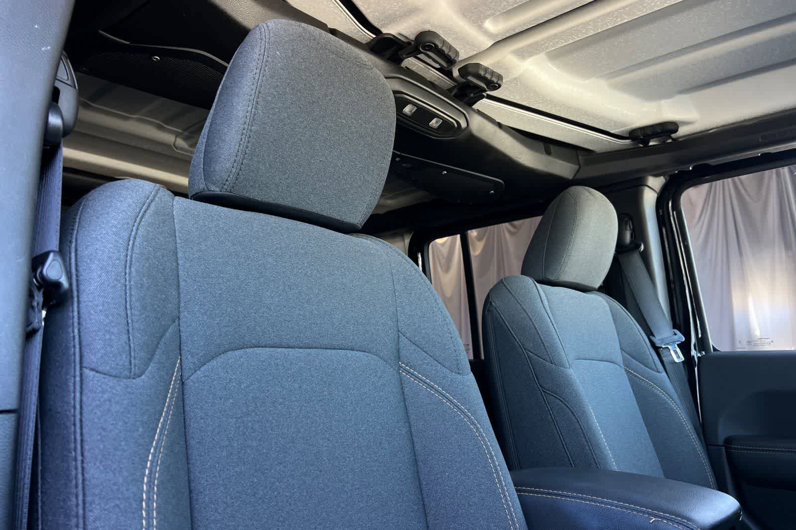 Used 2025 Jeep Wrangler Unlimited Sahara AWD/4WD image 18