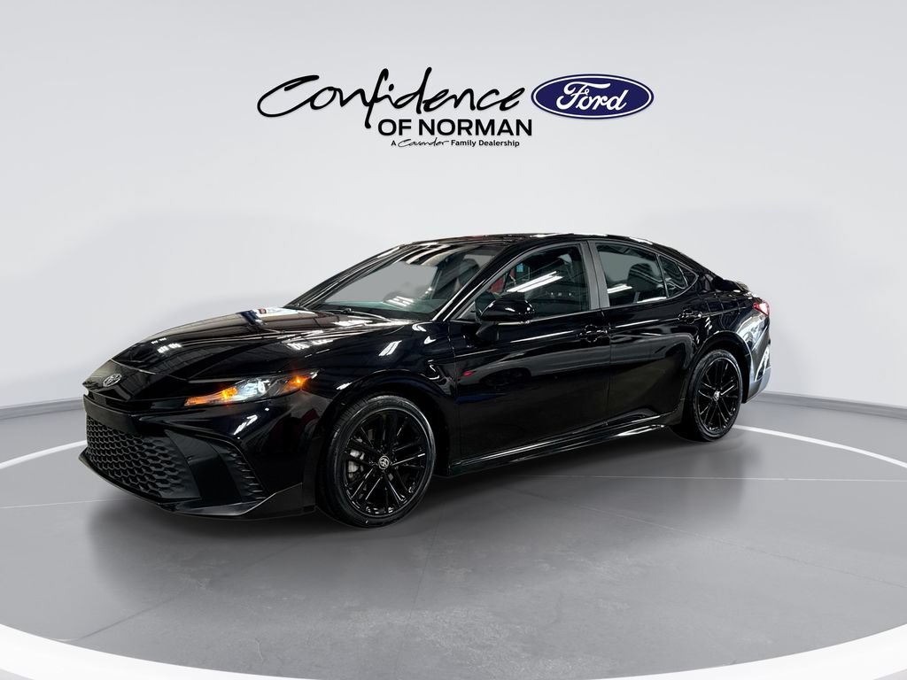 Used 2025 Toyota Camry SE FWD image 4