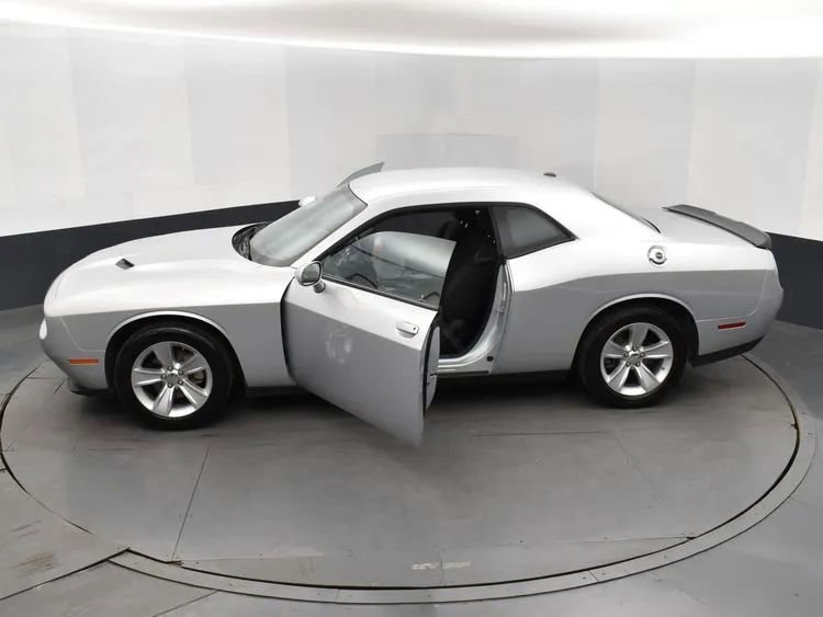 Used 2023 Dodge Challenger SXT RWD image 7