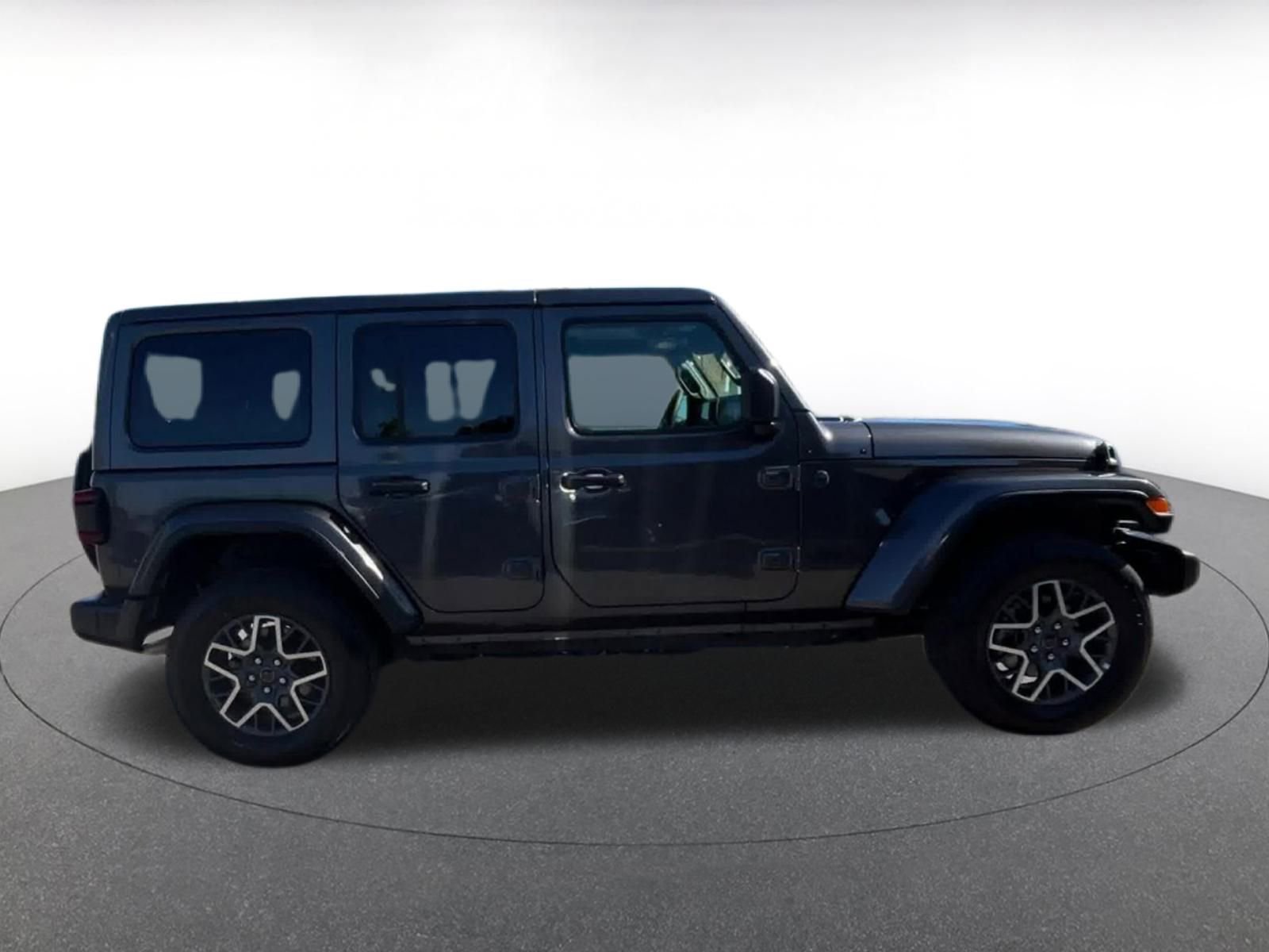 Used 2025 Jeep Wrangler Sahara image 16