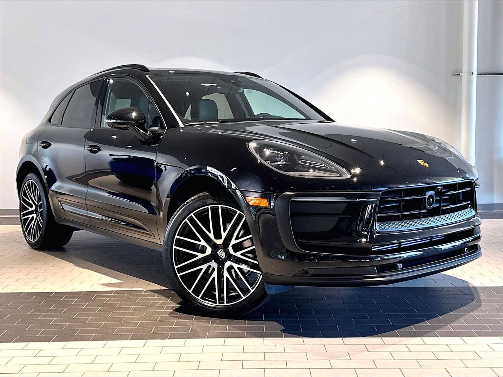 Used 2026 Porsche Macan AWD/4WD image 12