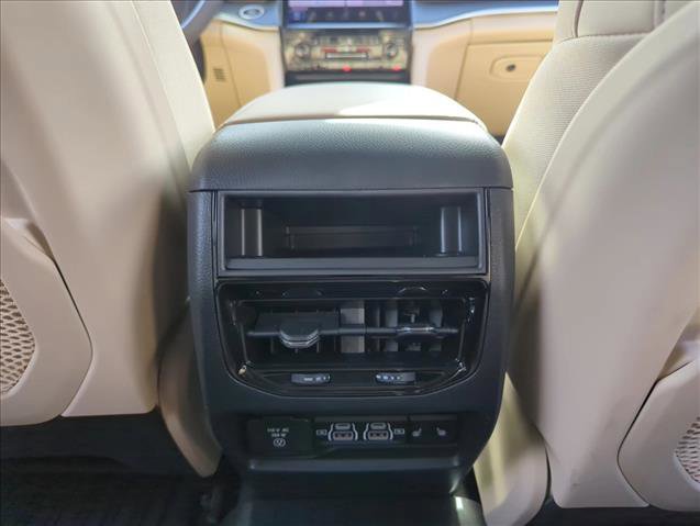 Used 2025 Jeep Grand Cherokee Limited image 15