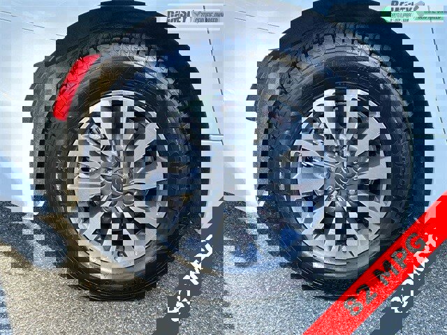 Certified 2024 Chrysler Pacifica Select image 12