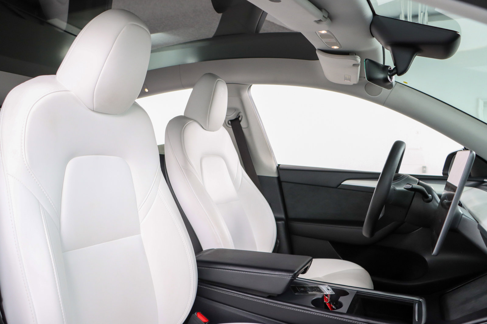 Used 2025 Tesla Model Y Long Range image 26