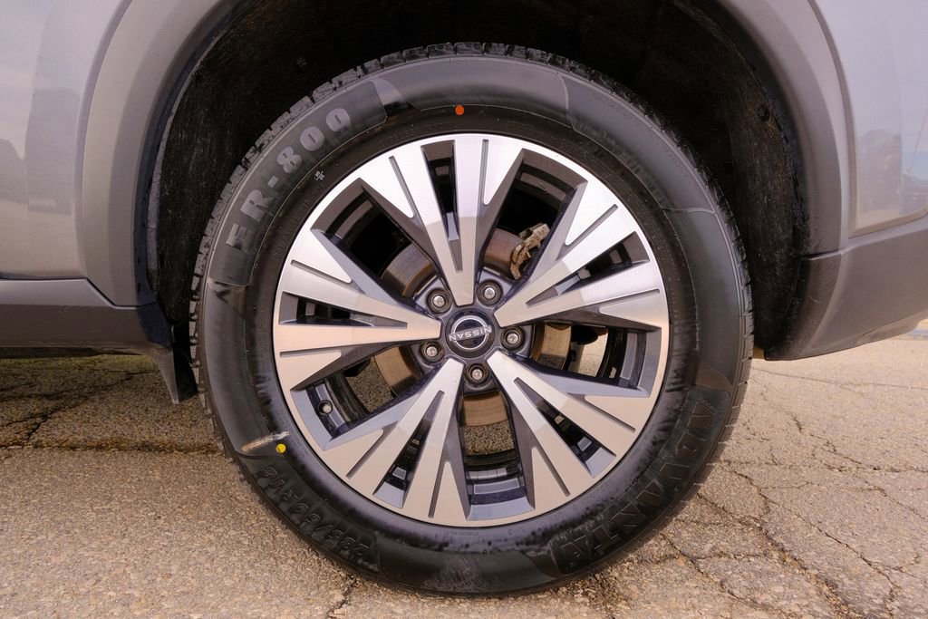 Used 2023 Nissan Rogue SV image 43