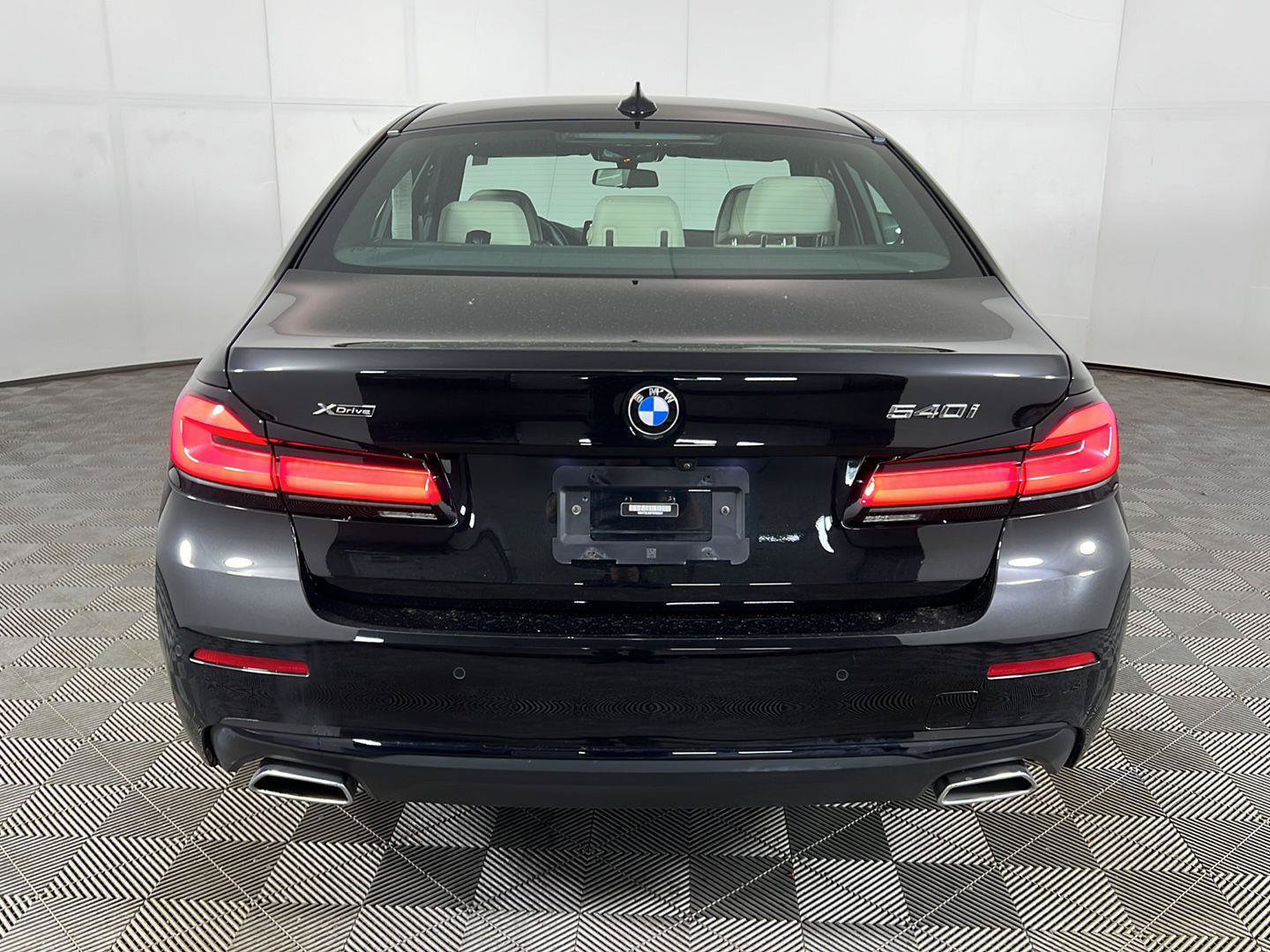 Used 2023 BMW 540i xDrive w/ Premium Package AWD/4WD image 16