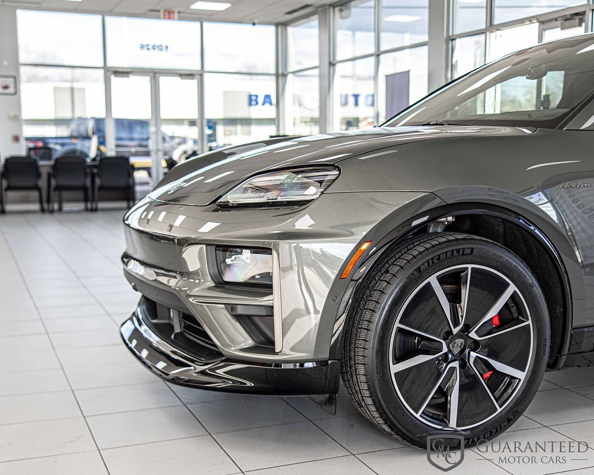 Used 2025 Porsche Macan Turbo Electric AWD/4WD image 5