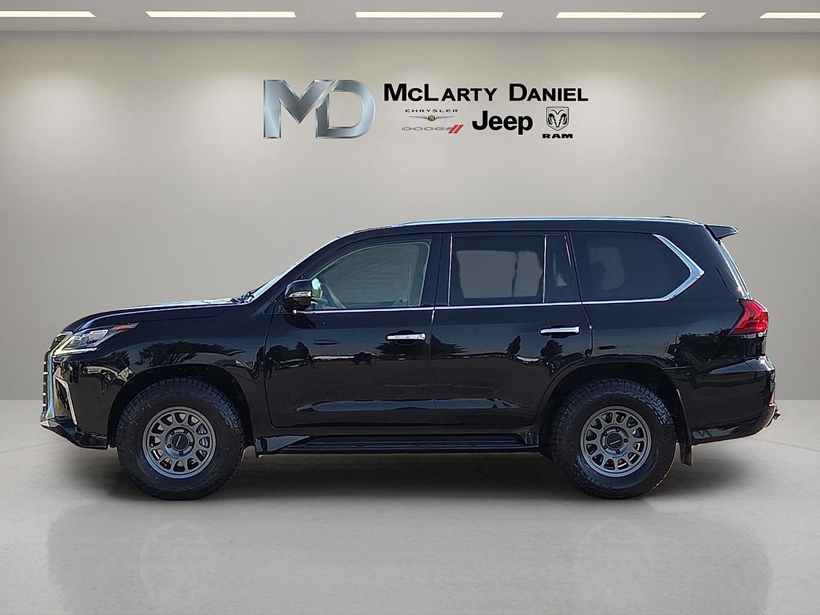 Used 2020 Lexus LX 570 4WD w/ Luxury Package video 3
