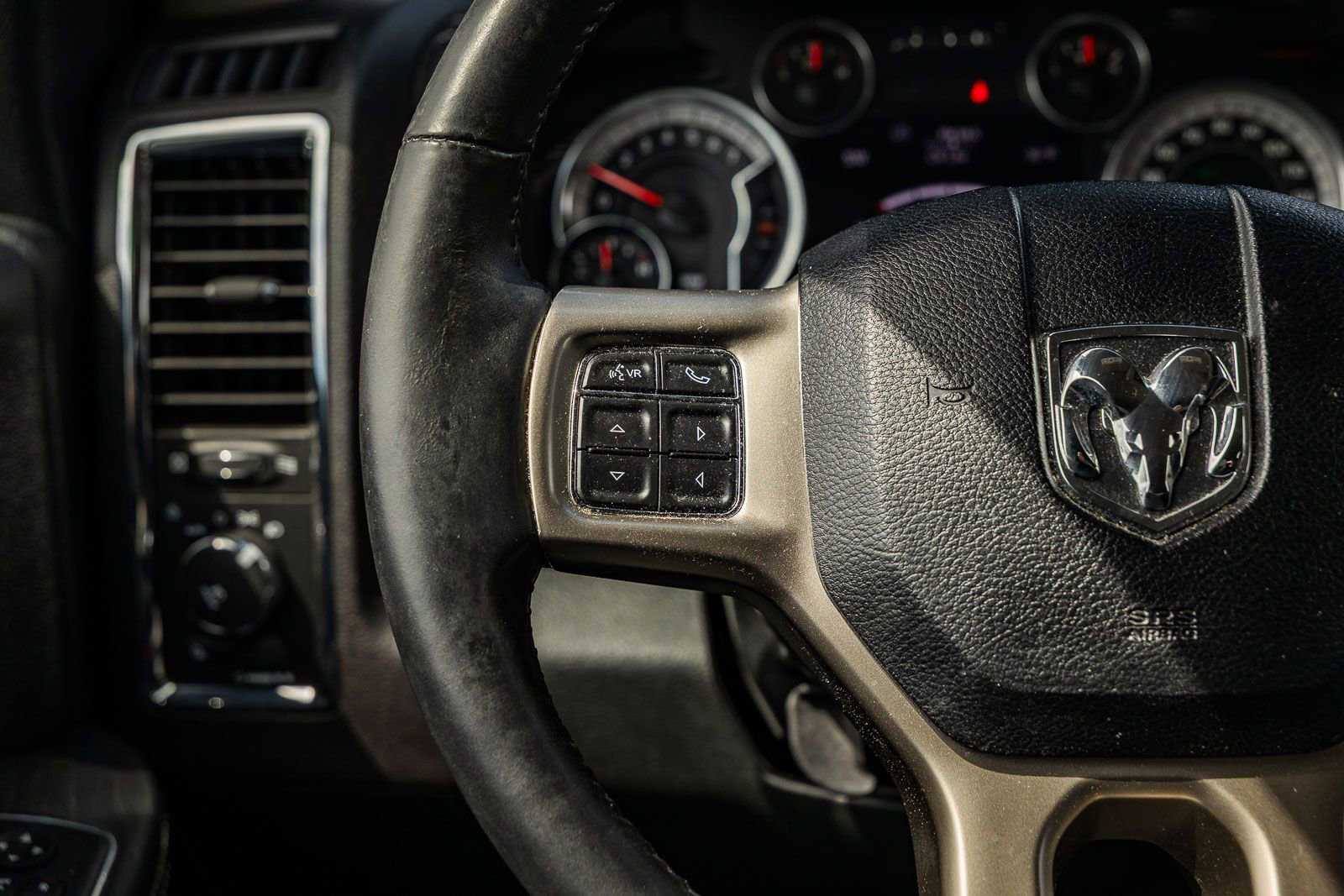 Used 2016 RAM 1500 Laramie RWD image 27