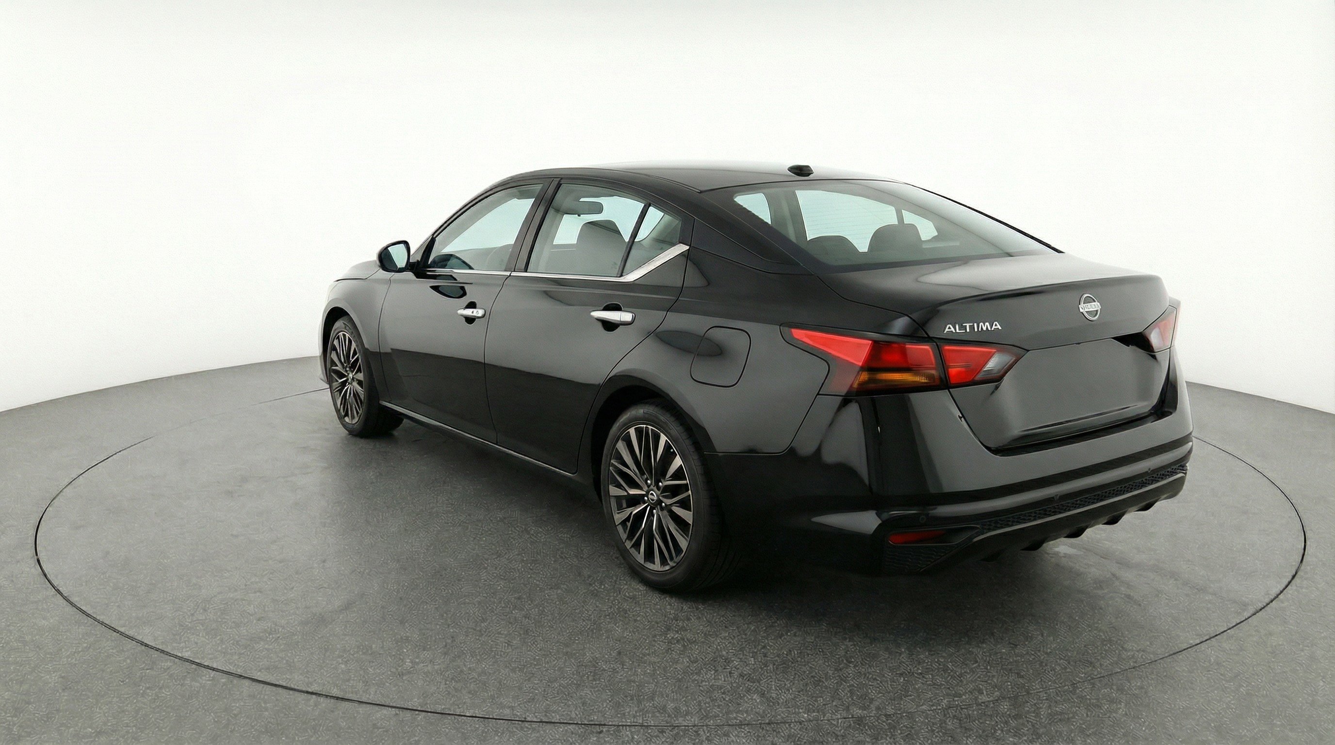 Used 2025 Nissan Altima 2.5 SV FWD image 6