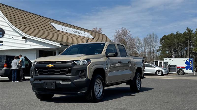Used 2023 Chevrolet Colorado W/T RWD image 2
