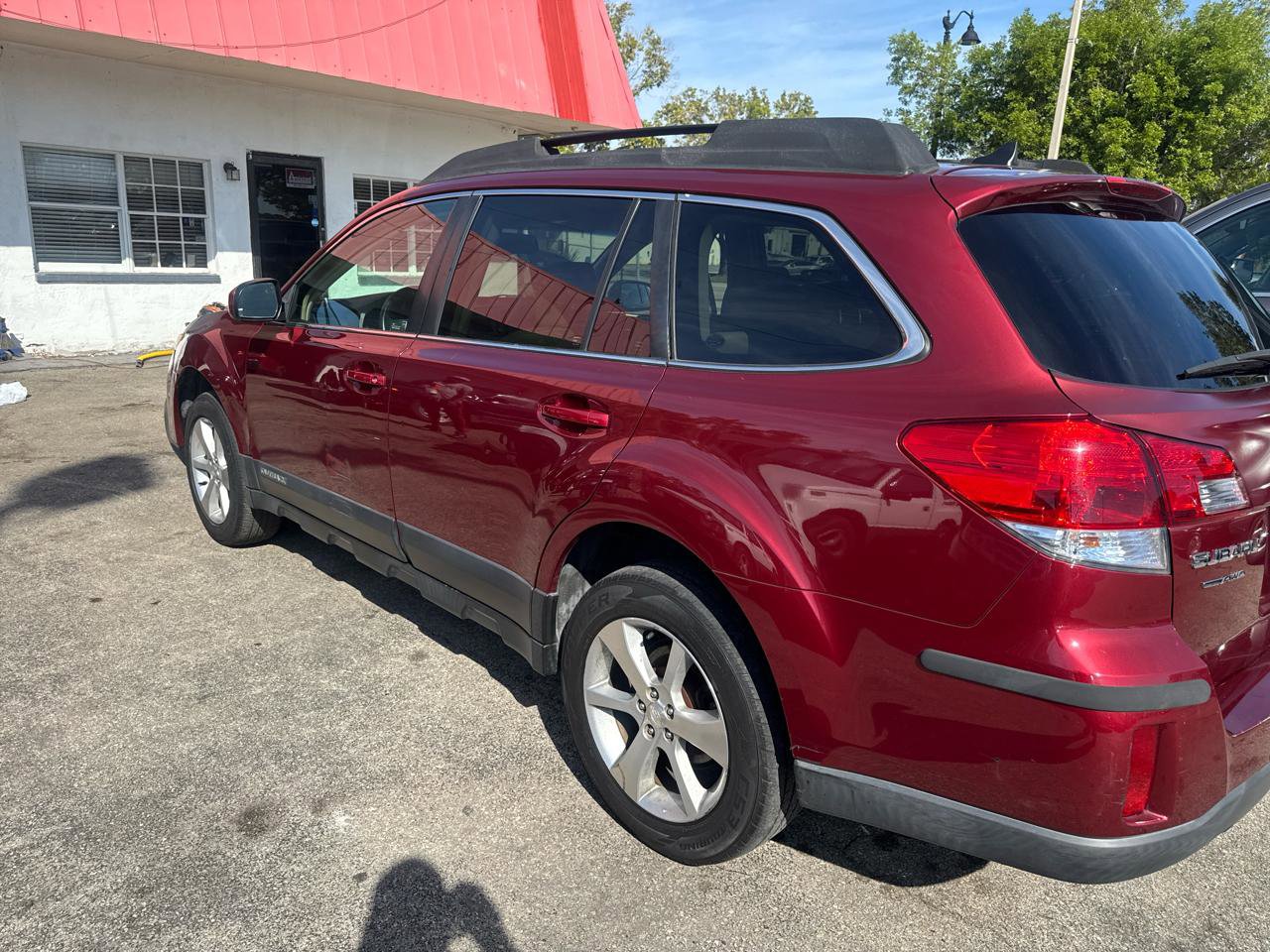 Used 2013 Subaru Outback 2.5i Limited AWD/4WD image 3
