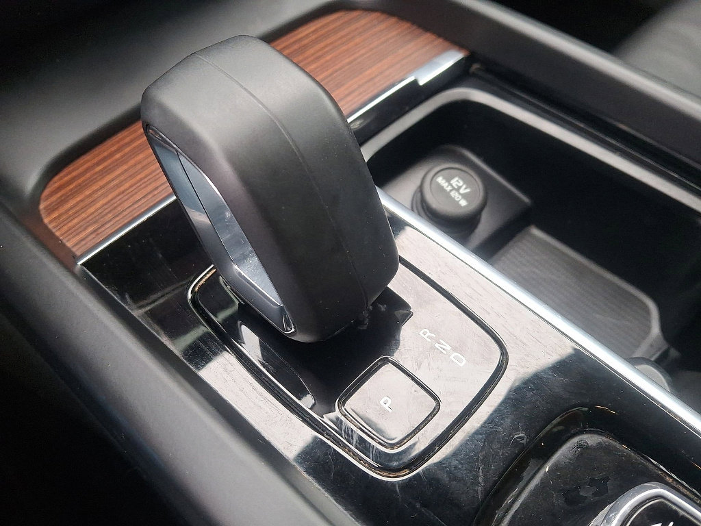 Used 2023 Volvo V60 B5 Cross Country Plus image 18