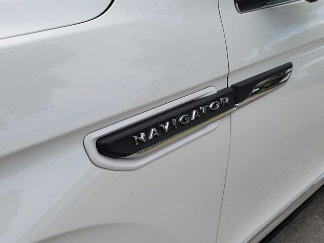 Certified 2024 Lincoln Navigator Premiere AWD/4WD image 3