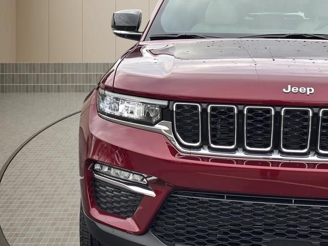 Used 2025 Jeep Grand Cherokee Limited AWD/4WD image 11