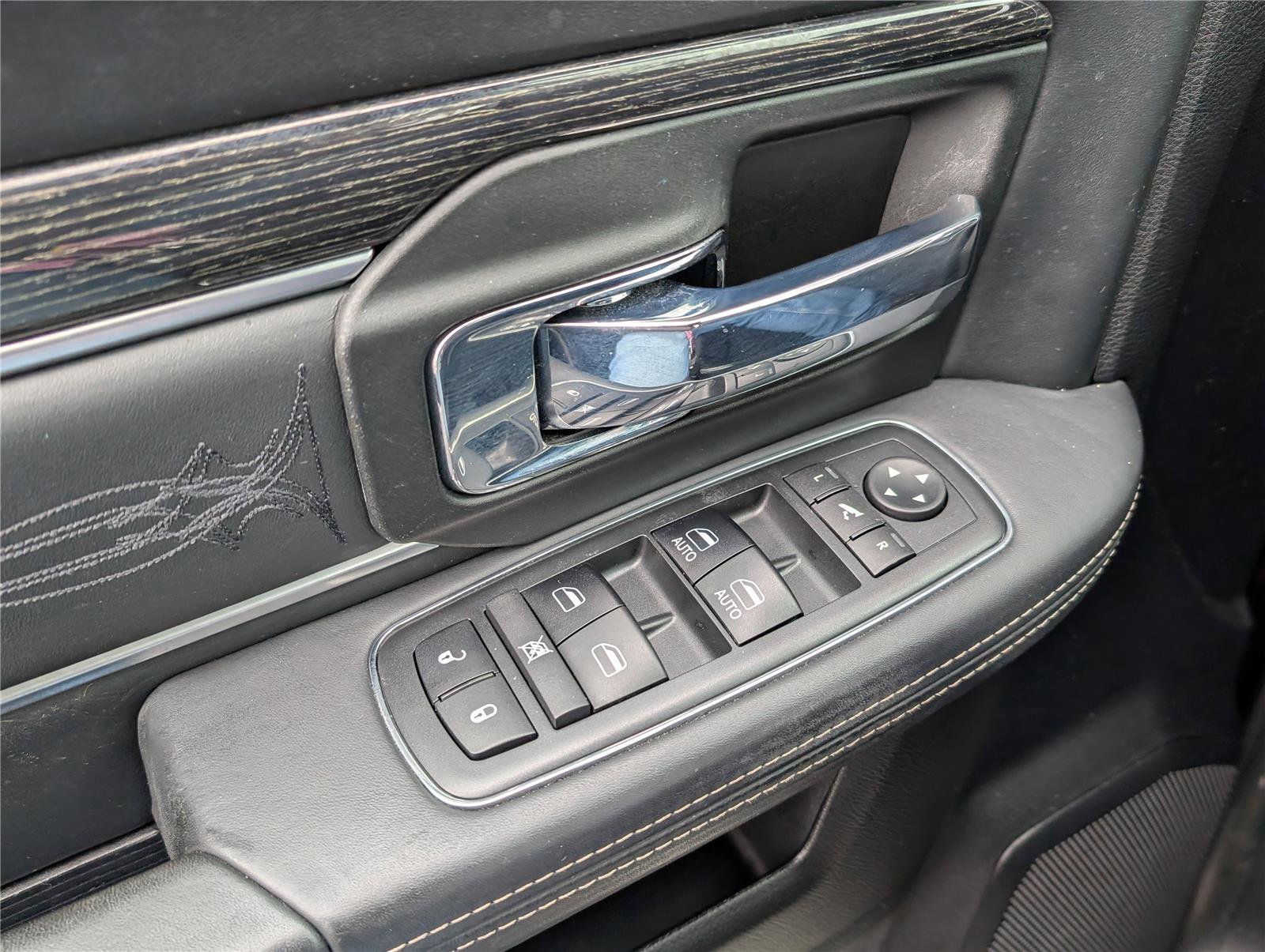 Used 2018 RAM 3500 Laramie Longhorn image 19