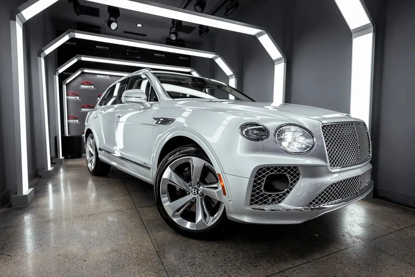Used 2023 Bentley Bentayga AWD/4WD image 5