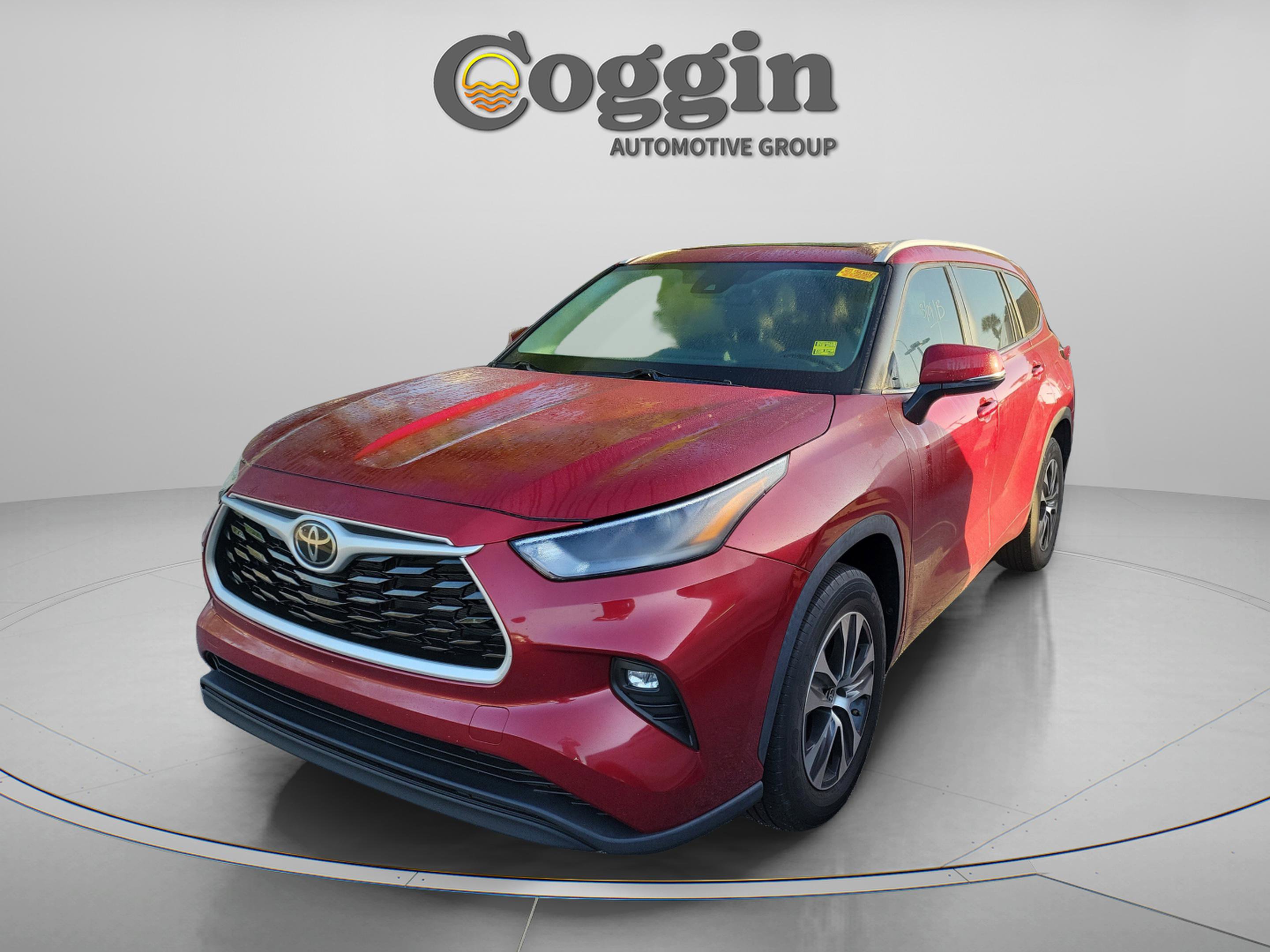 Used 2023 Toyota Highlander XLE image 2