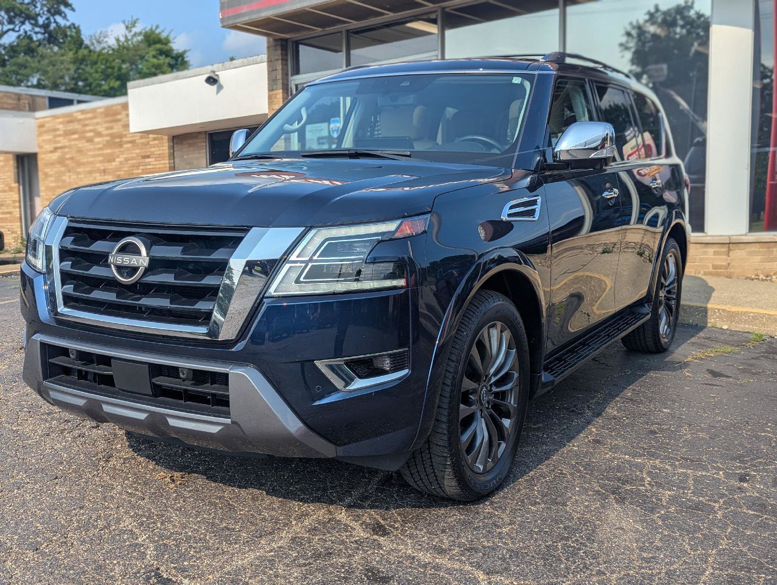 Used 2023 Nissan Armada Platinum w/ Captain's Chairs Package AWD/4WD image 3