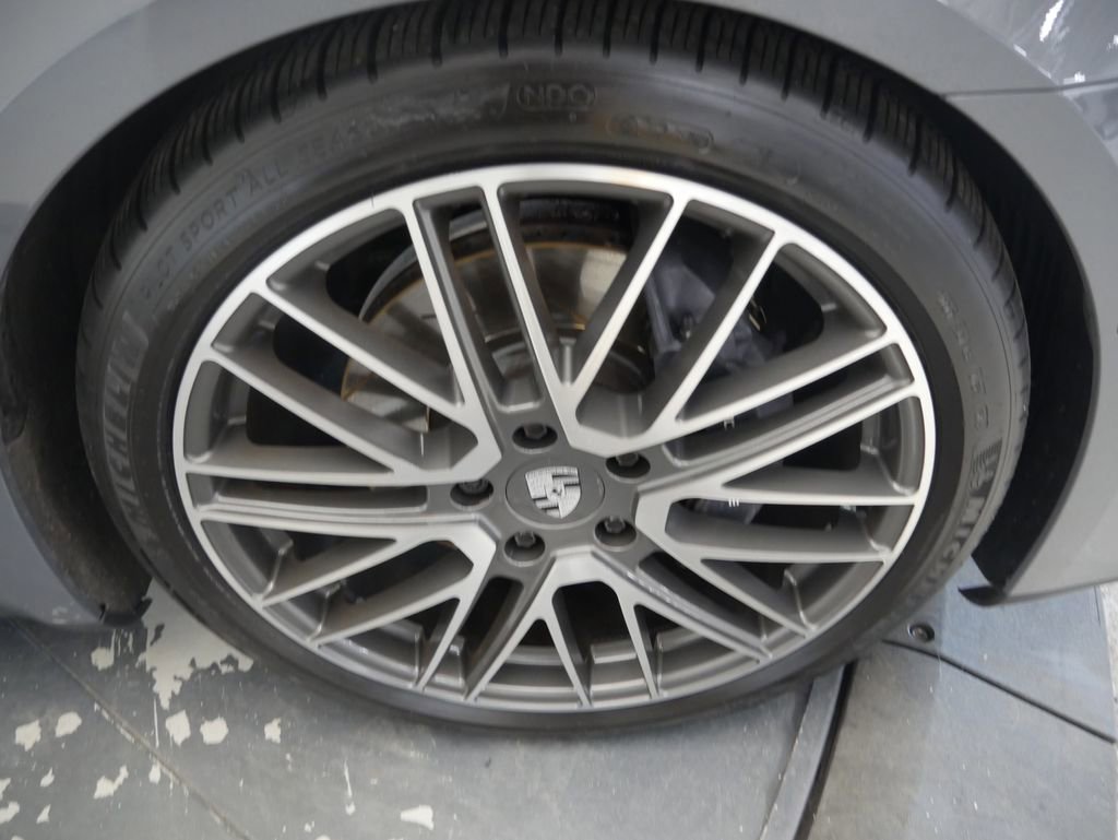 Certified 2025 Porsche Panamera 4 image 16