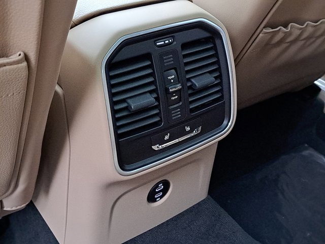 New 2026 Porsche Macan AWD/4WD image 18