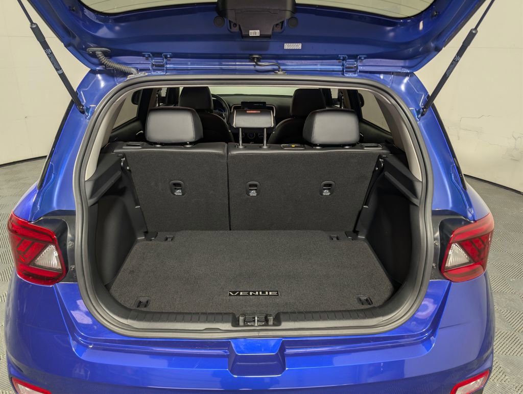 Used 2024 Hyundai Venue Limited image 6