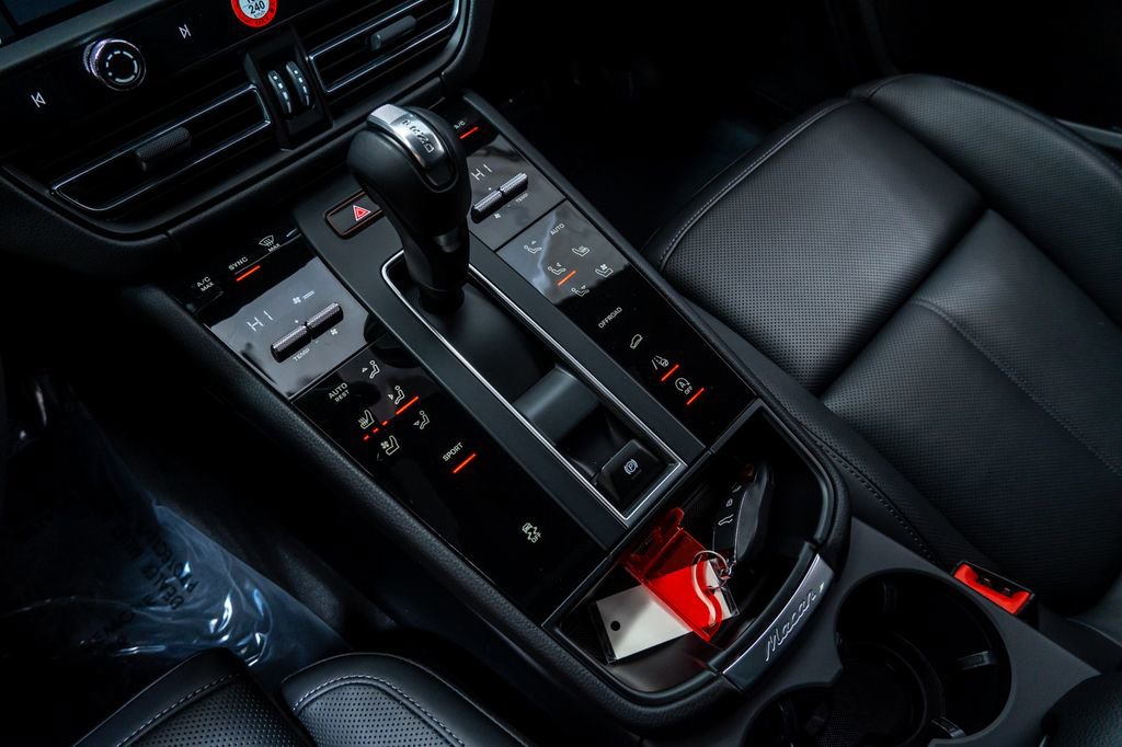 Certified 2026 Porsche Macan image 19