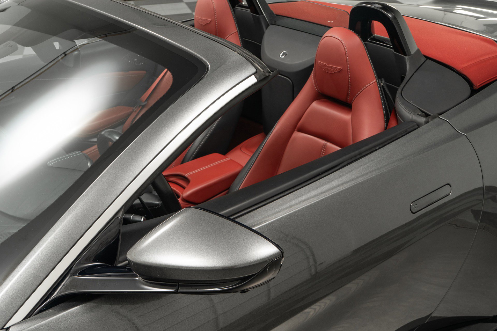 Used 2022 Aston Martin V8 Vantage Roadster image 33