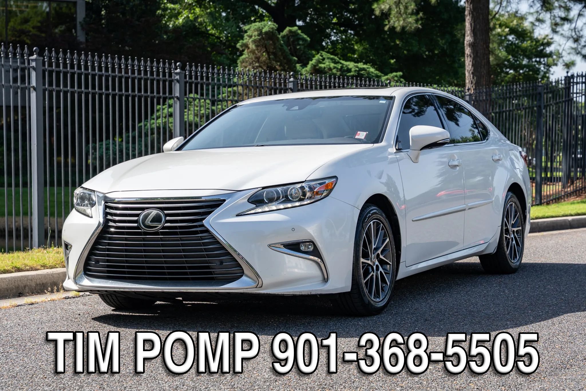 Used 2017 Lexus ES 350 w/ Luxury Package FWD image 2