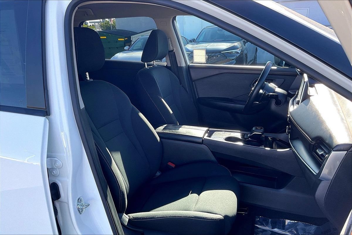 Used 2023 Nissan Rogue S FWD image 7