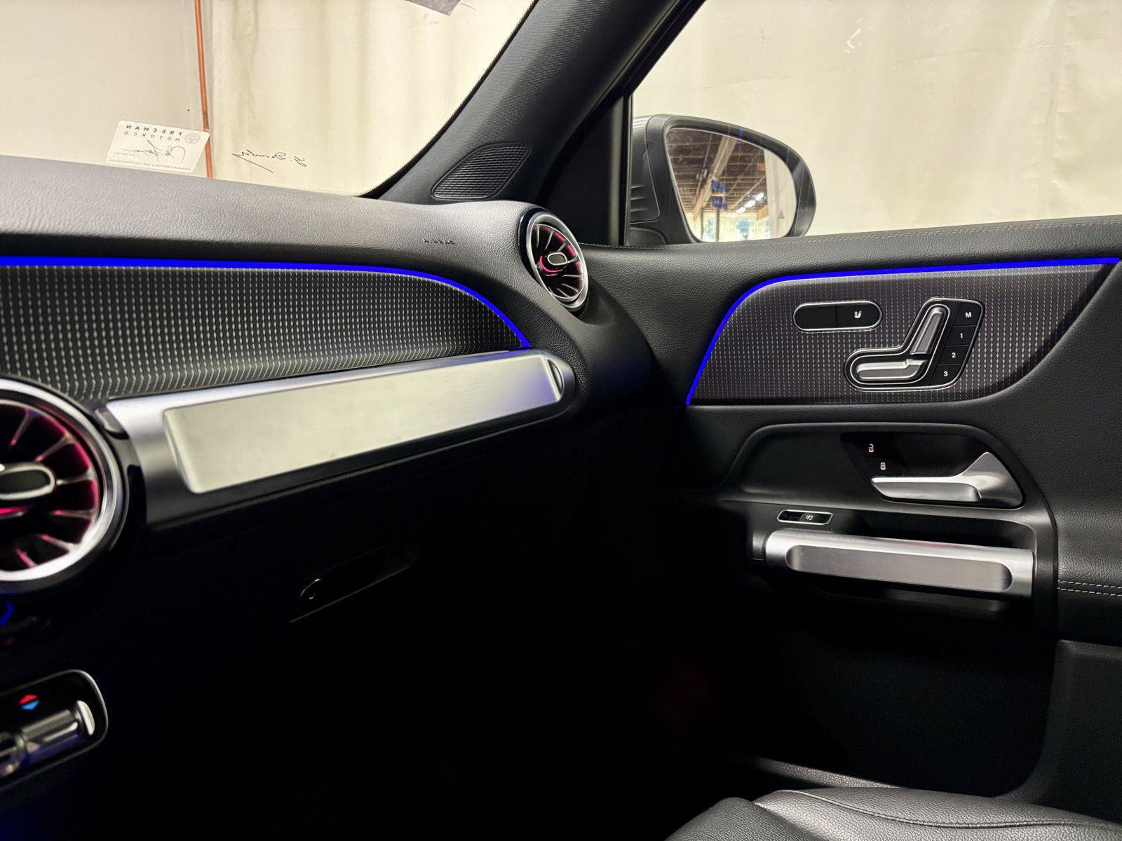 Used 2023 Mercedes-Benz EQB 300 4MATIC w/ Exclusive Package image 40