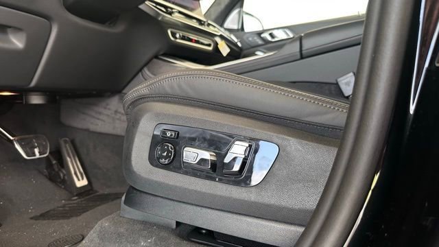 Used 2026 BMW X7 M60i image 69