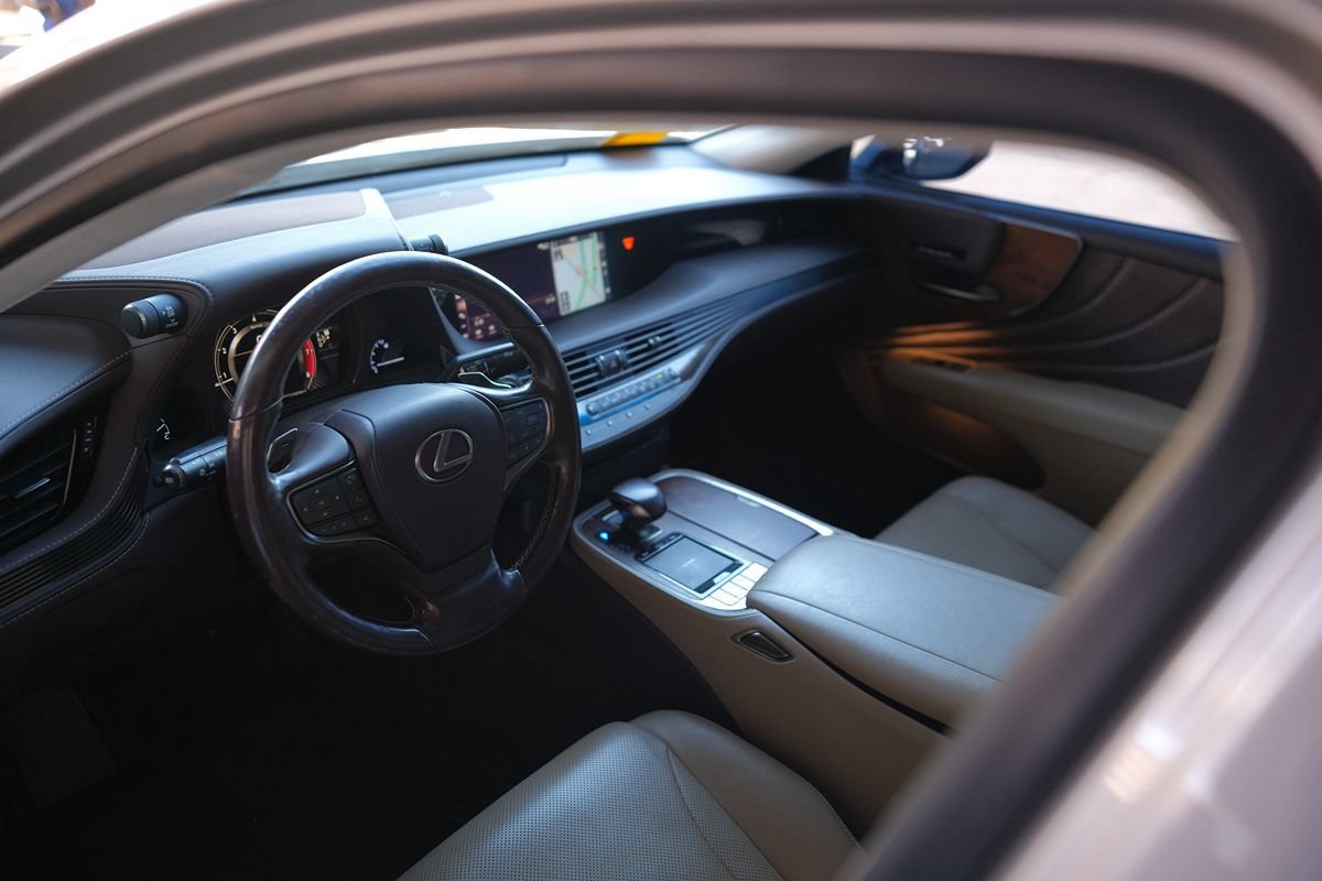Used 2018 Lexus LS 500 w/ Accessory Package (Z2) RWD image 8